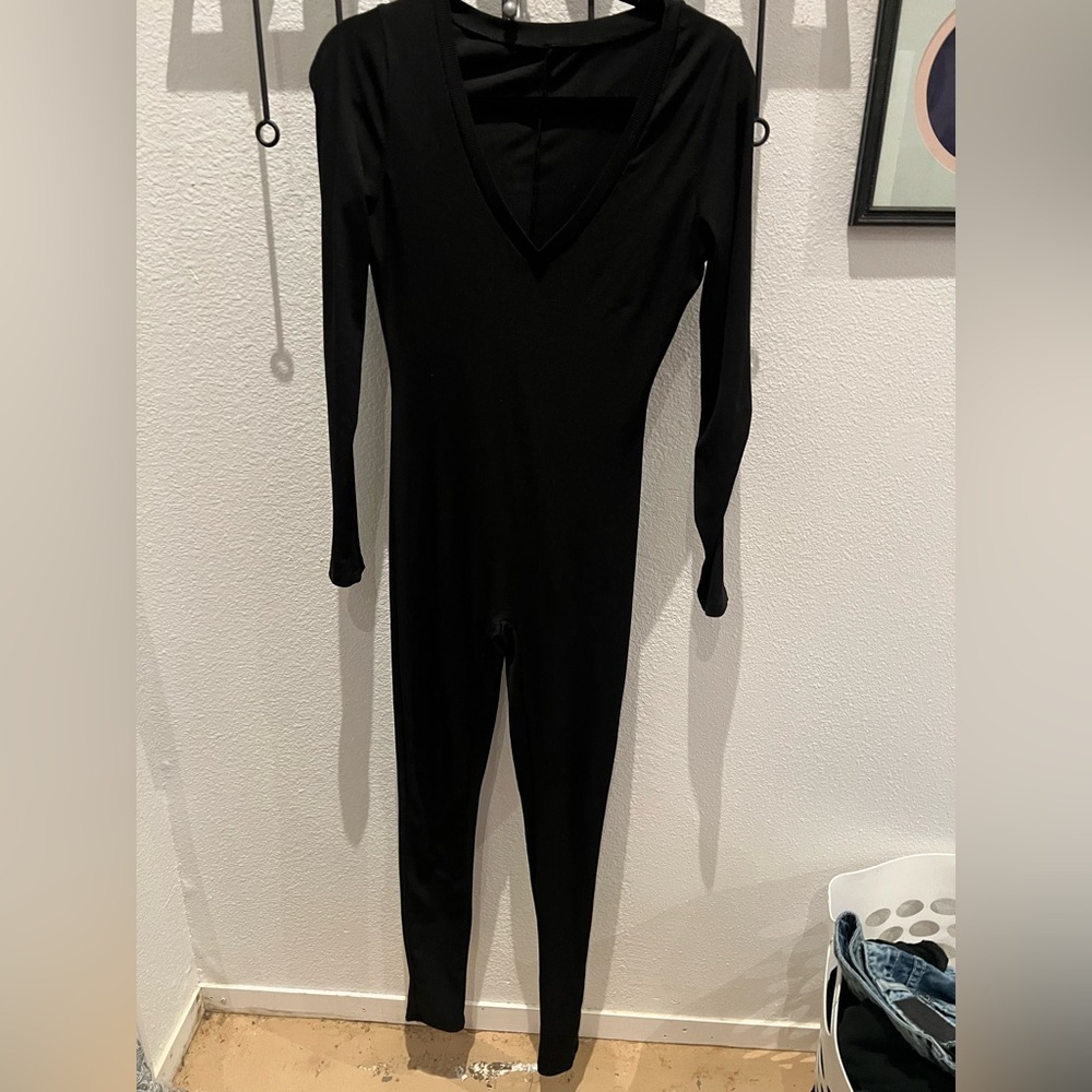 Black ribbed V-neck Kat suit/jumpsuit